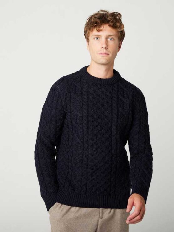 Peregrine,Hudson Aran Jumper, Navy – Bild 2