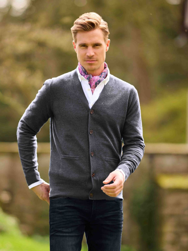 Cardigan_lambswool_met_Harris_Tweed_details_Grey