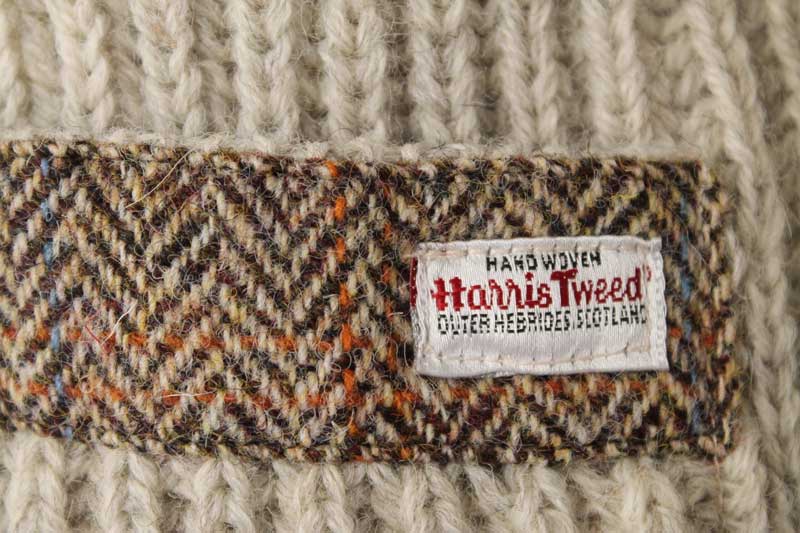 Grobstrick-Cardigan im traditionellen Stil mit Harris-Tweed-Einsätzen, hellgrau, walisisch – Bild 3