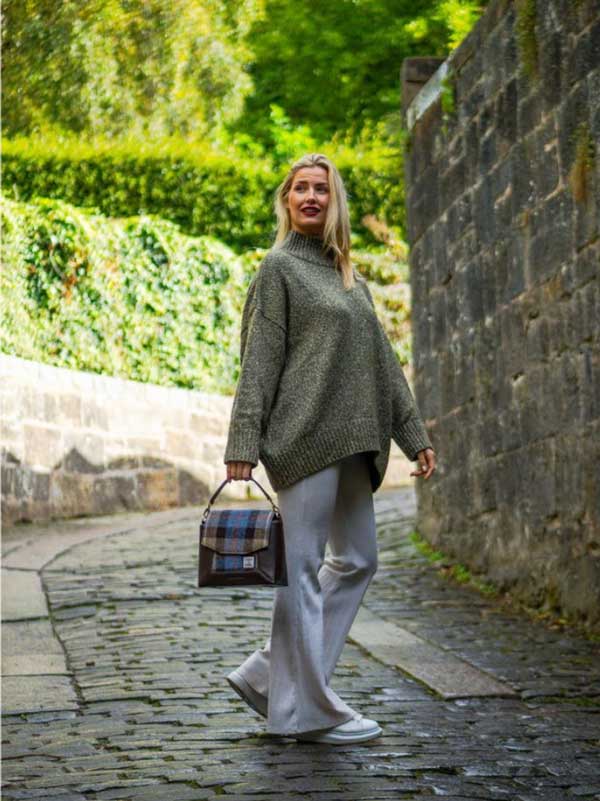 Harris Tweed Highland Messenger Bag in Blau/Braun kariert – Bild 7