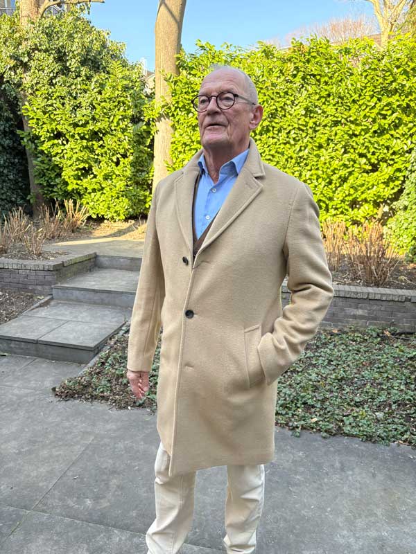 Herenjas_Howard_Wol_Kasmiermix_In_Desert_Camel