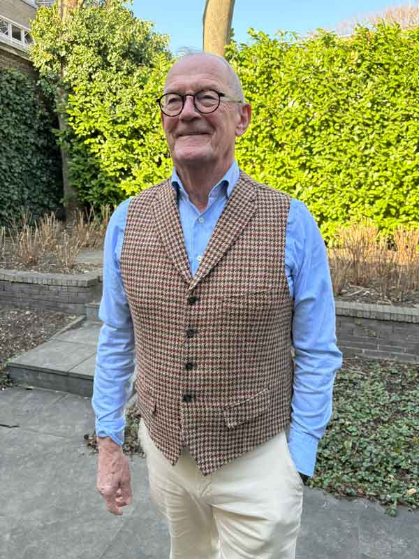 Harris_Tweed_Vestje_Wales_Met_Revers_In_Country_Houndstooth