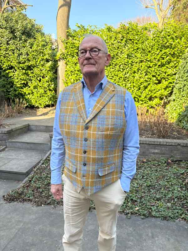 Harris_Tweed_Vestje_Wales_Met_Revers_In_Amber_Check