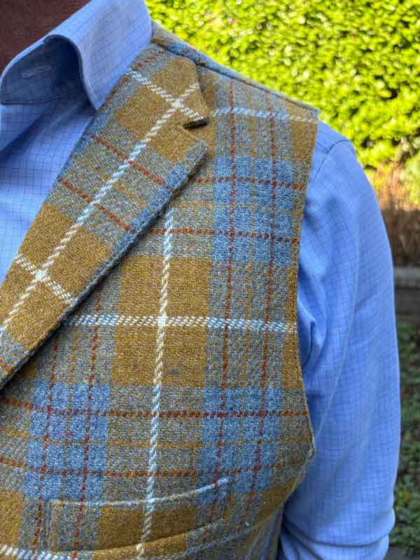Harris Tweed Weste ''Wales'' In Amber Check – Bild 3