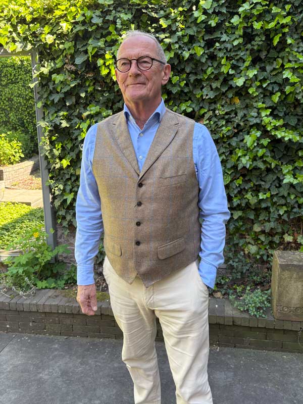 Zijden_Vestje_Wales_Met_Revers_In_Beige_Check_3