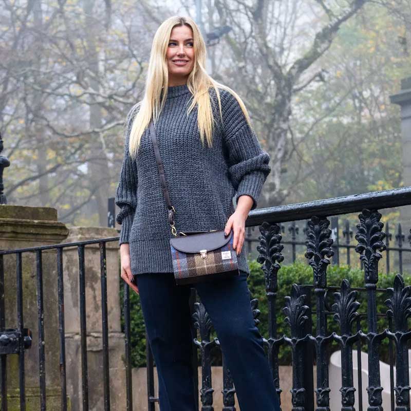 Harris Tweed Mini-Tagestasche In Blau/Braun Kariert – Bild 7
